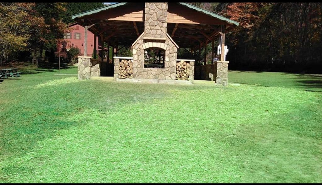 Outdoor pavilion at Tanglewood Cabin Rental and Deer Crossing Lodge.